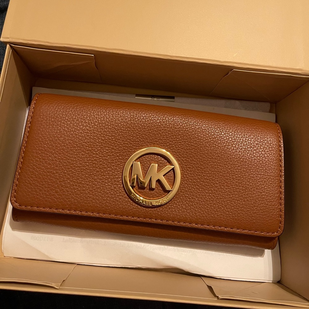 Michael Kors Flap Continental Wallet